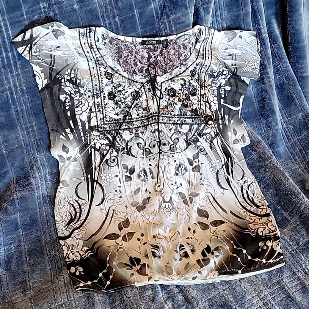 APT 9 Embroidered Top